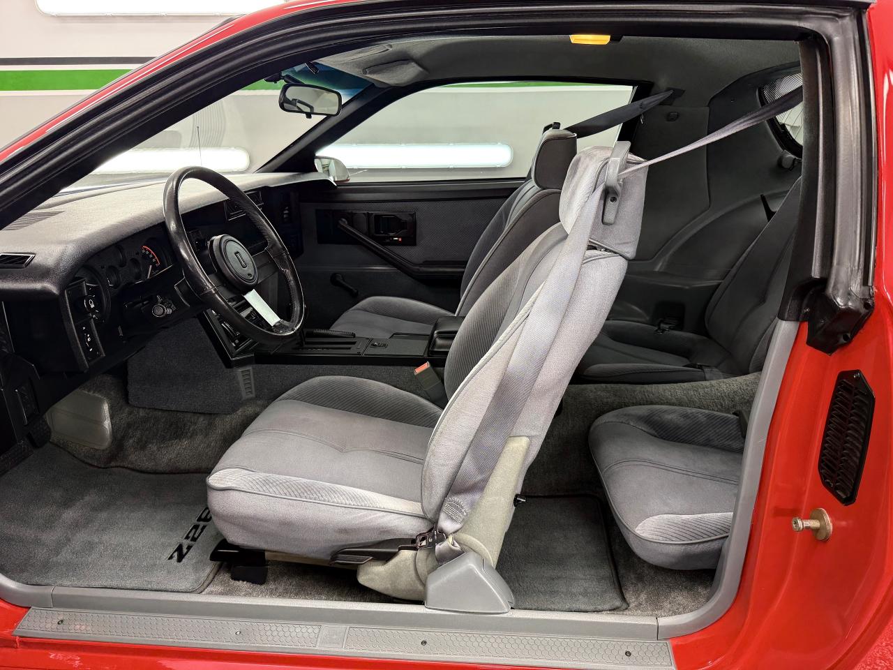 1986 Chevrolet Camaro Z28 IROC - Photo #9