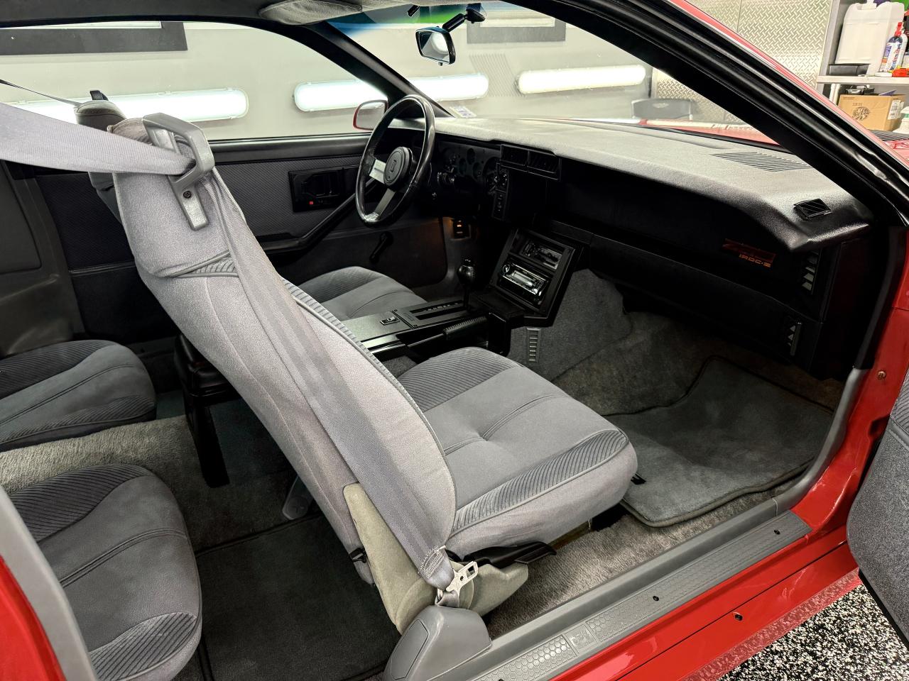 1986 Chevrolet Camaro Z28 IROC - Photo #11