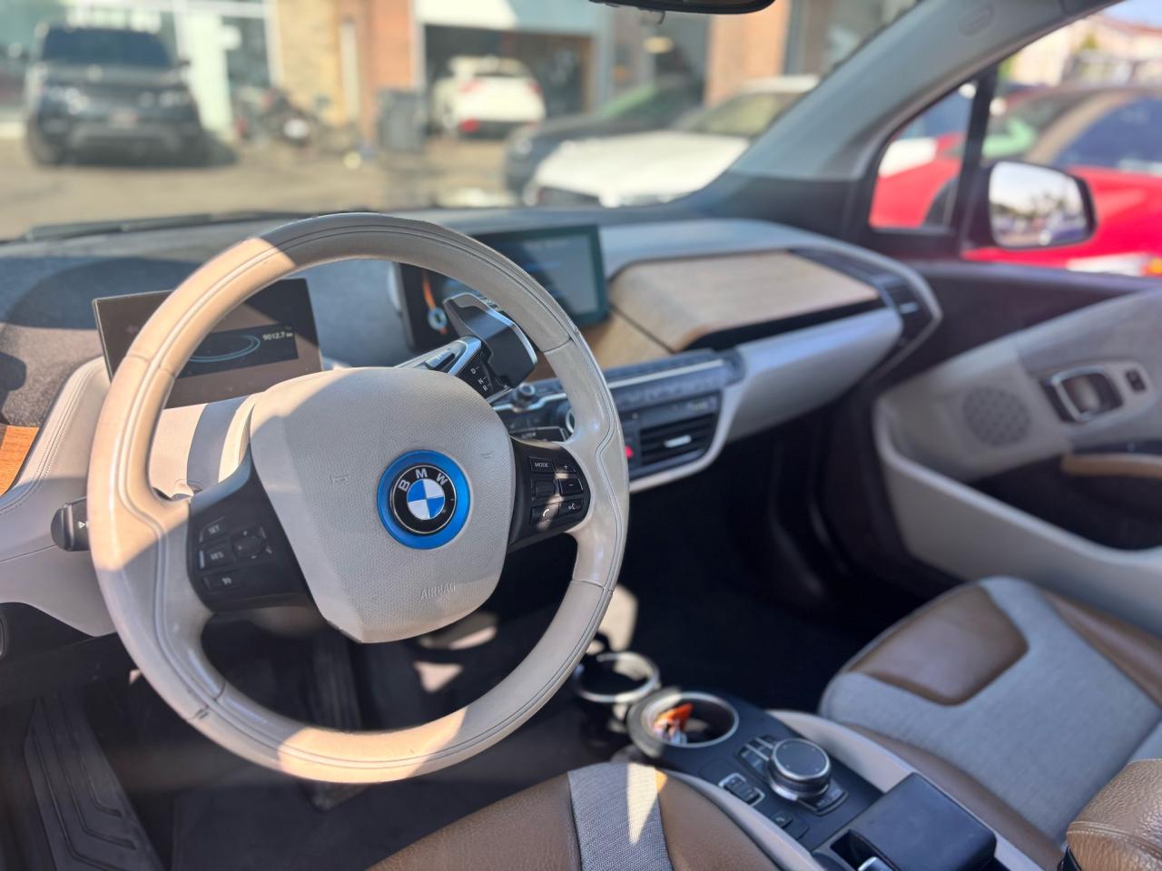 2017 BMW i3  - Photo #6