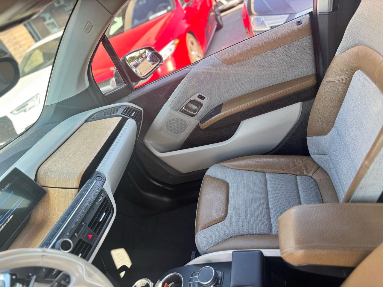 2017 BMW i3  - Photo #12