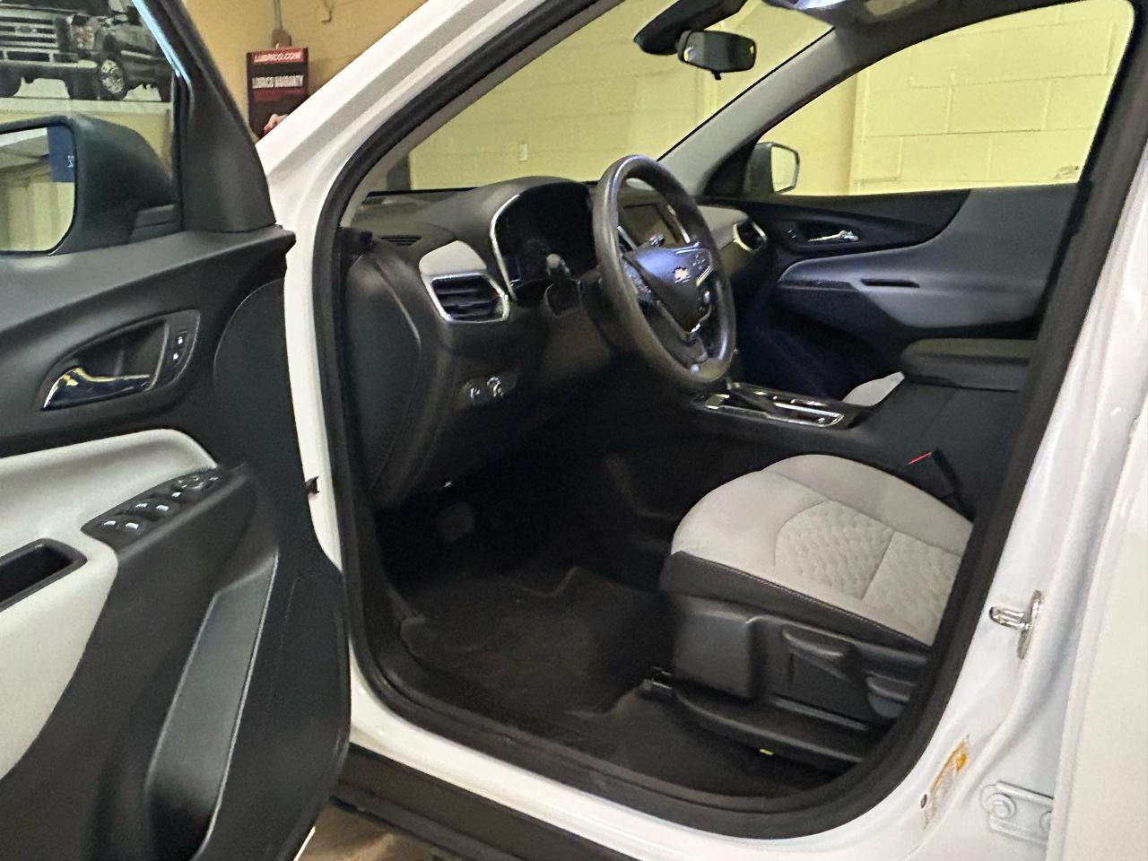2020 Chevrolet Equinox LS - Photo #9