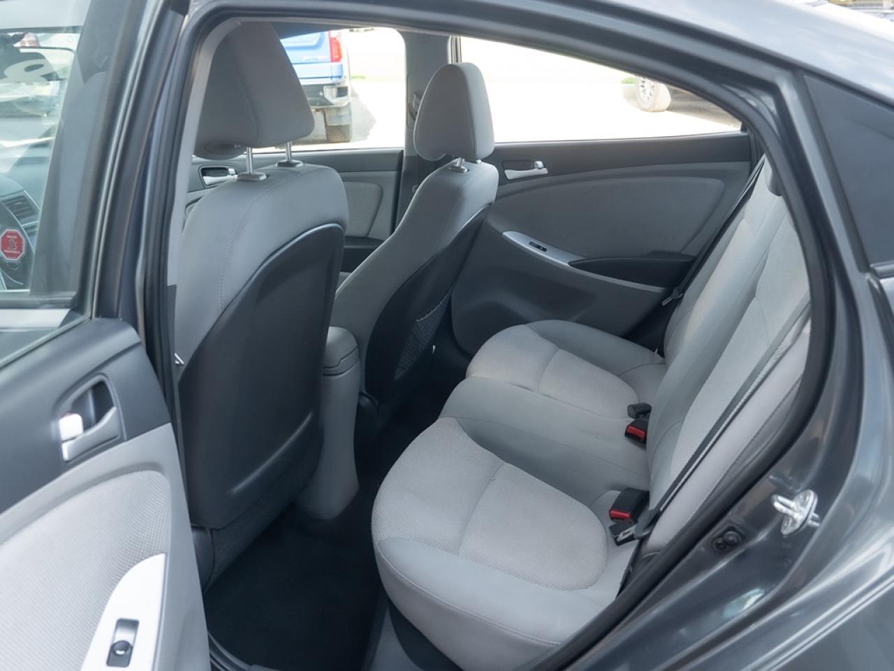 2013 Hyundai Accent GL Photo36