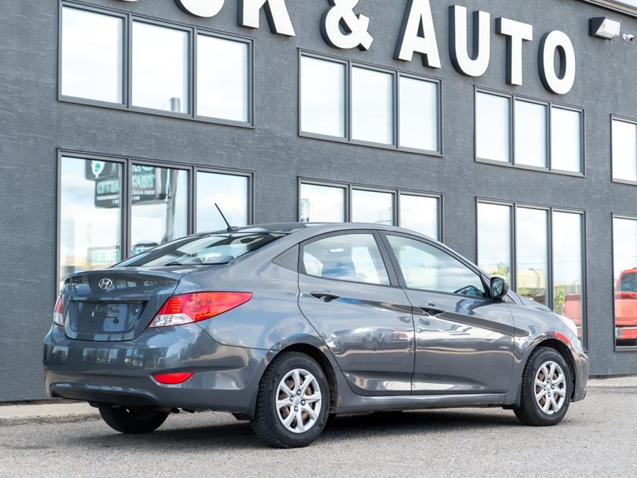 2013 Hyundai Accent GL Photo25