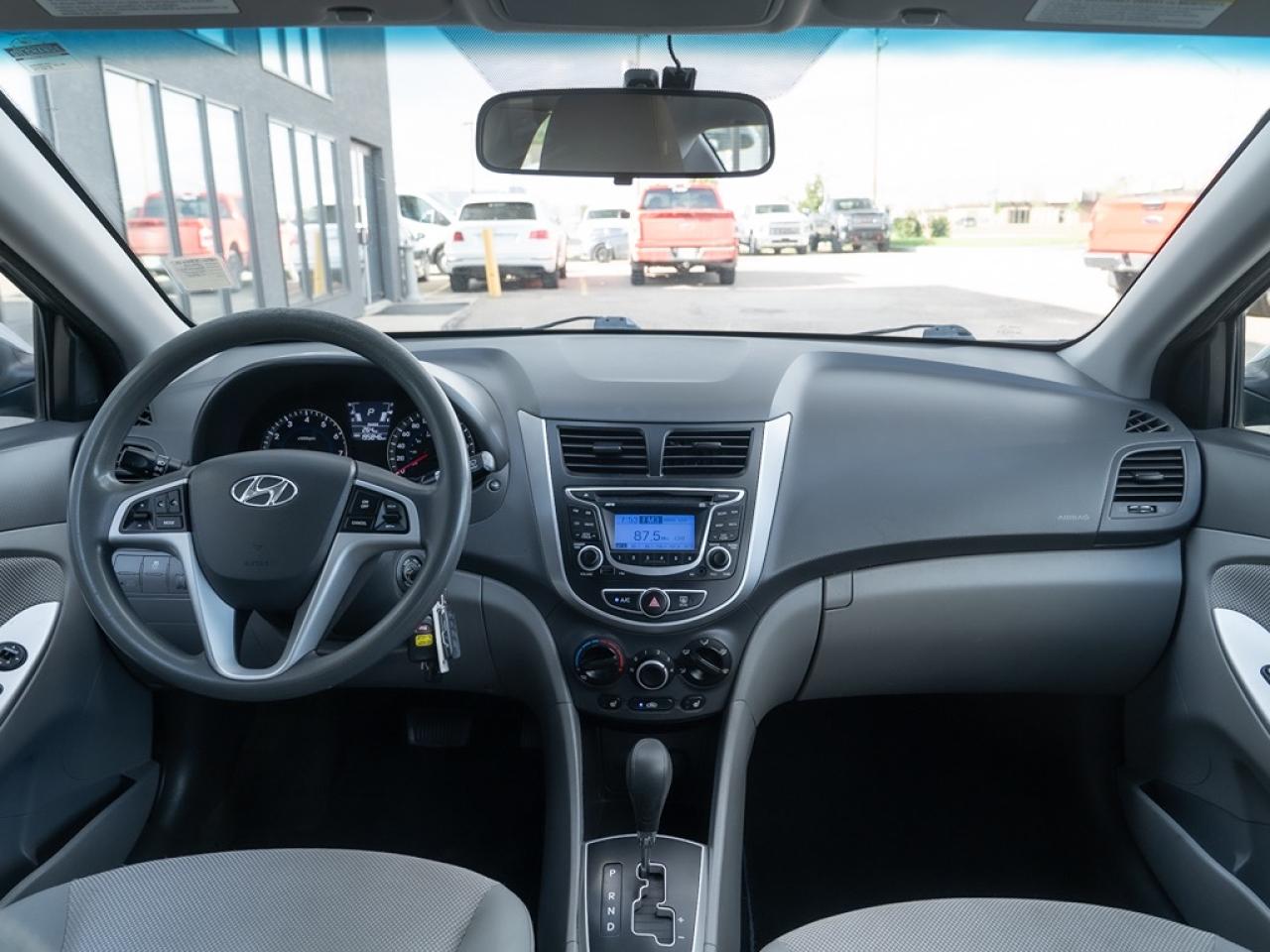 2013 Hyundai Accent GL Photo7