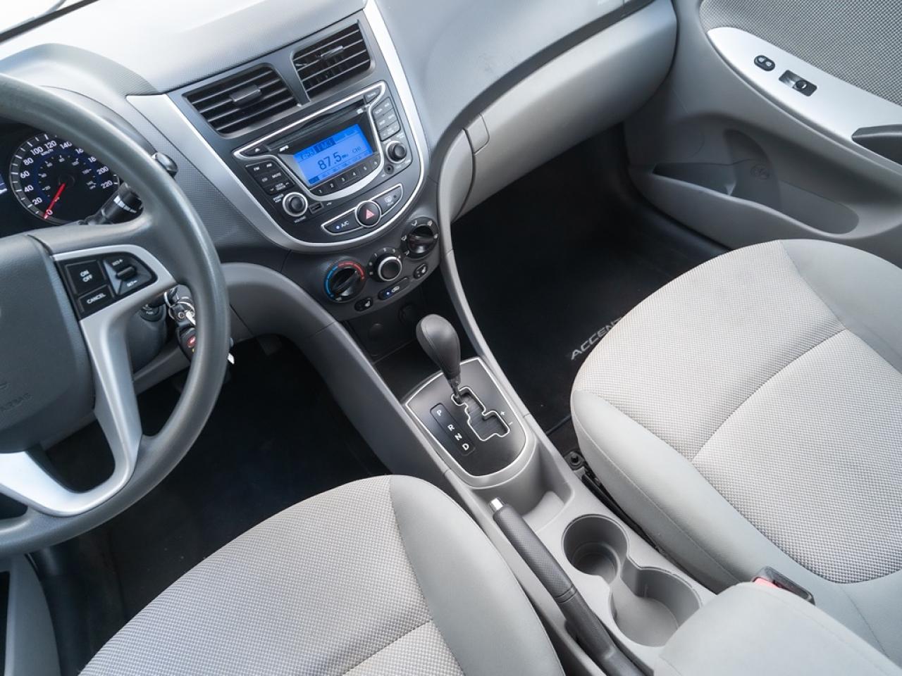 2013 Hyundai Accent GL Photo29