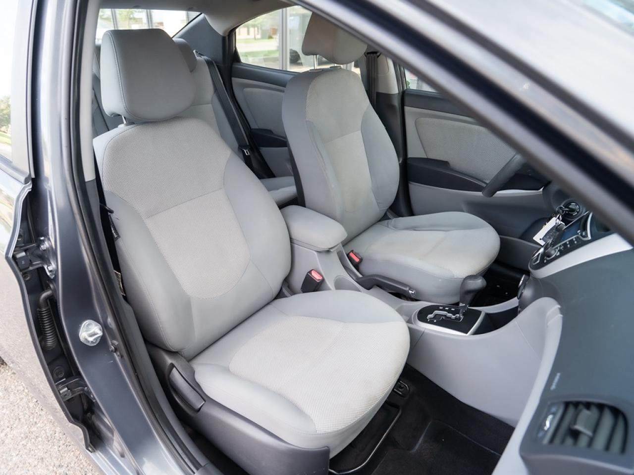 2013 Hyundai Accent GL Photo38