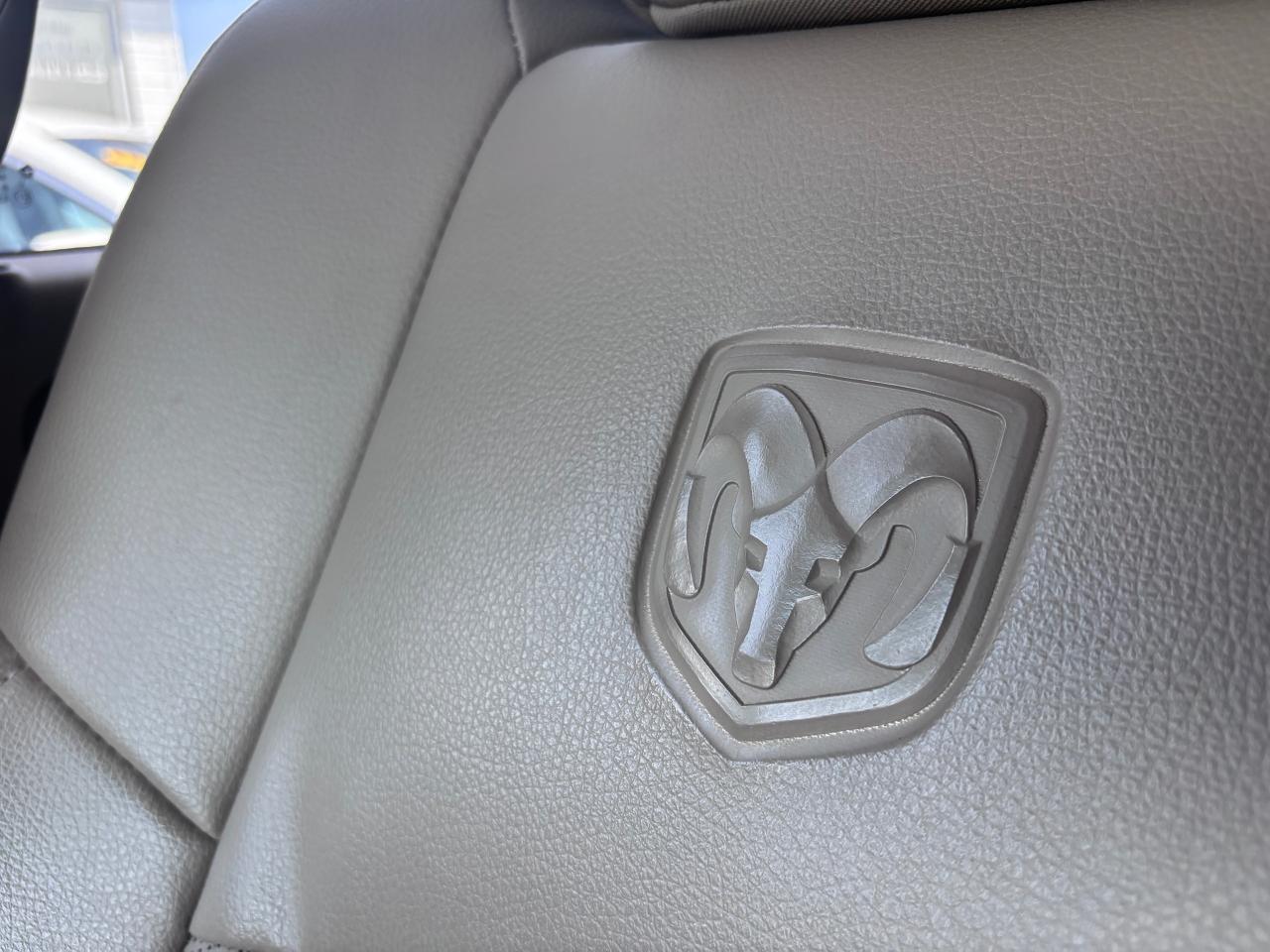 2012 RAM 1500 4WD LARAMIE AC SEATS - Photo #24