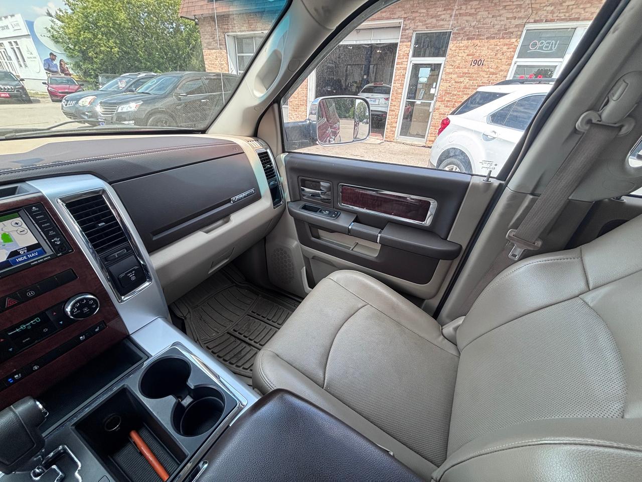 2012 RAM 1500 4WD LARAMIE AC SEATS - Photo #23