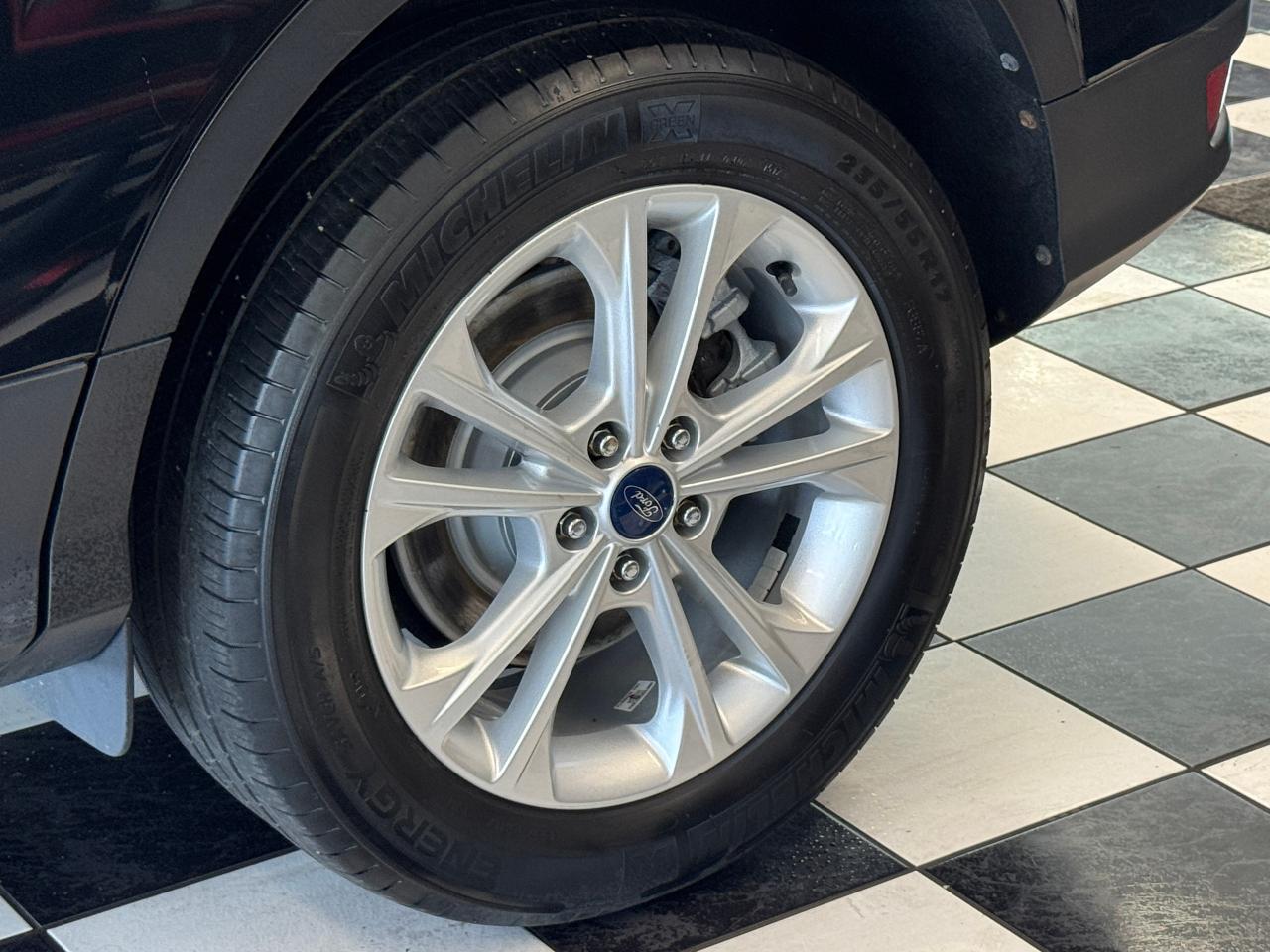 2017 Ford Escape SE+ApplePlay+Camera+Heated Seats+Rear Park Sensors - Photo #48
