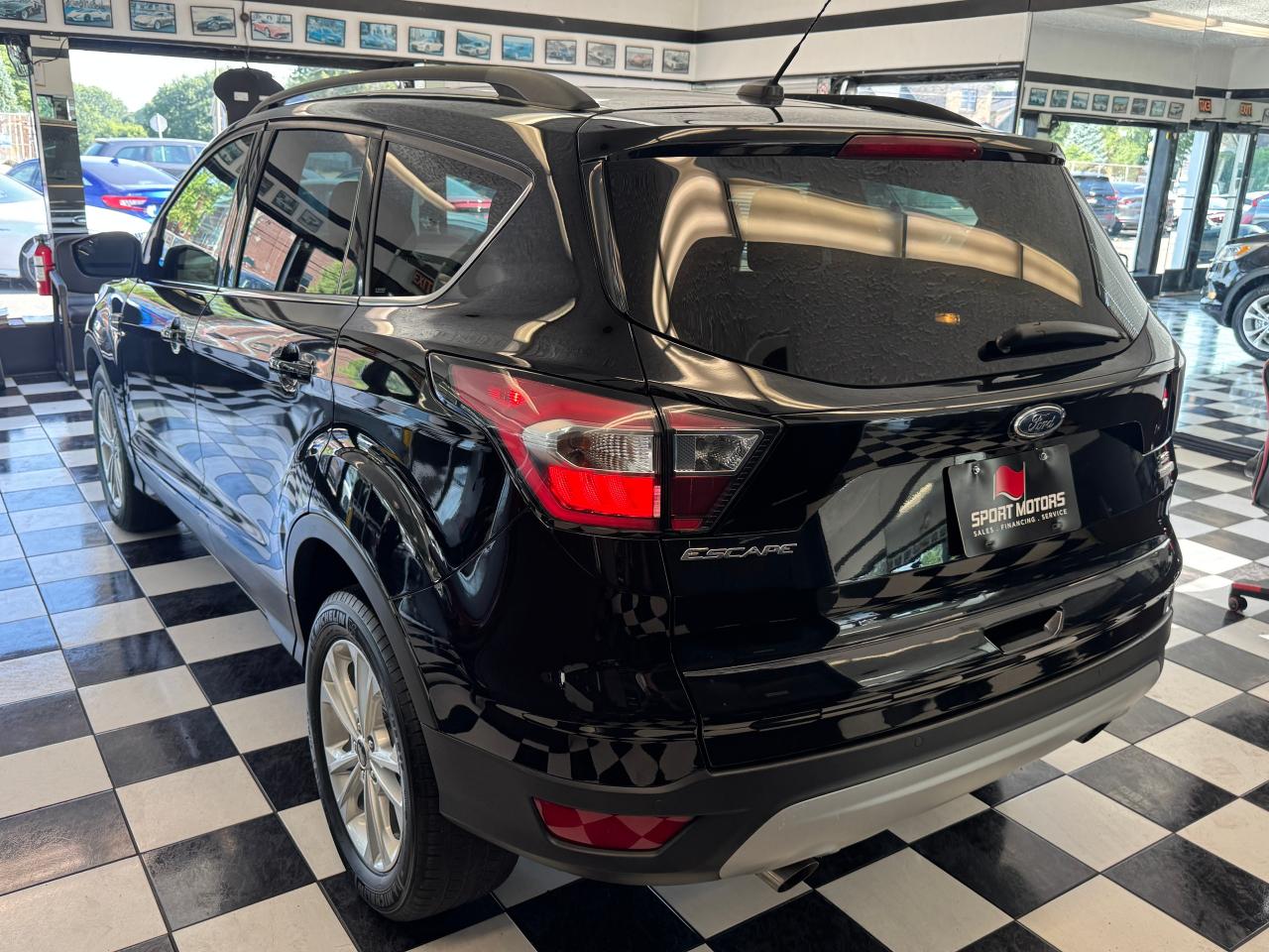 2017 Ford Escape SE+ApplePlay+Camera+Heated Seats+Rear Park Sensors Photo4