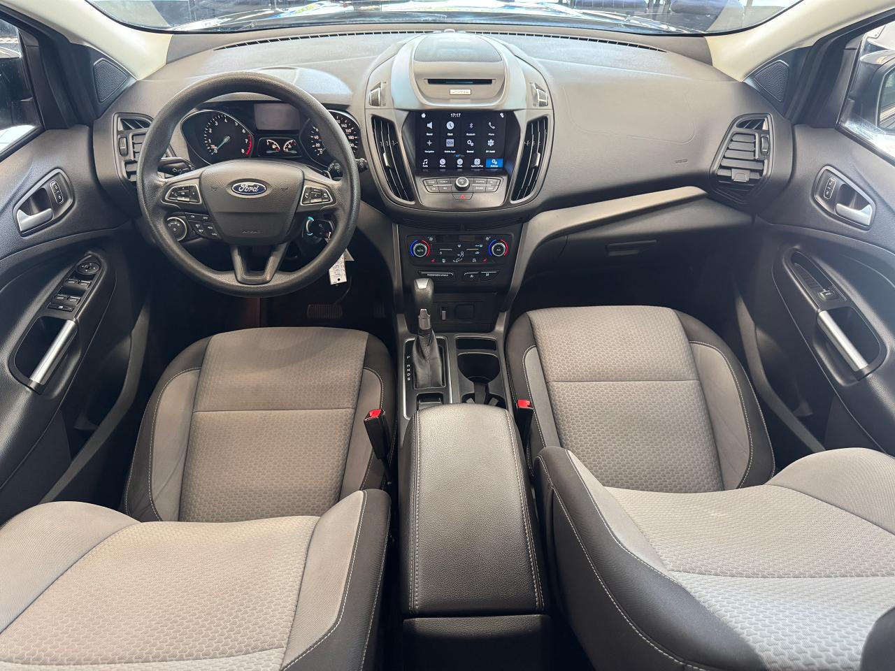 2017 Ford Escape SE+ApplePlay+Camera+Heated Seats+Rear Park Sensors Photo2