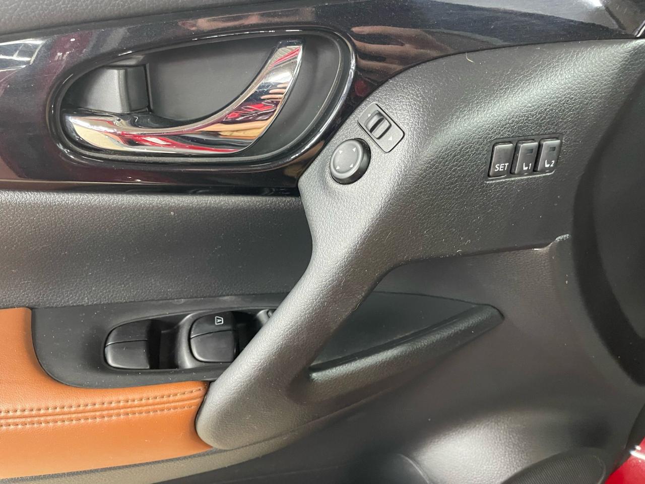 2017 Nissan Rogue SL Photo12