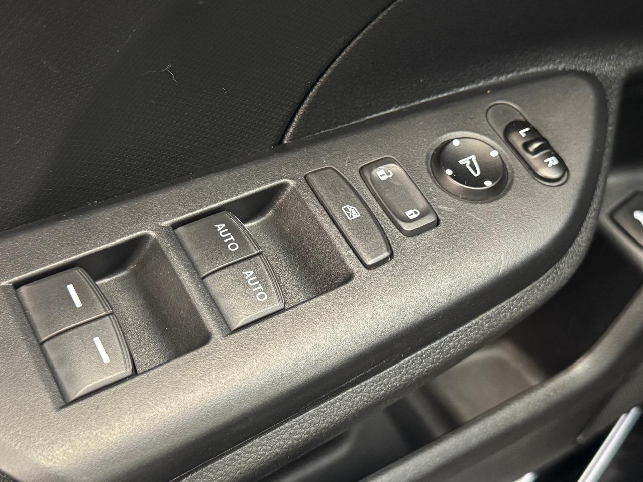 2019 Honda Civic LX Manual+New Tires+Brakes+ACCIDENT FREE - Photo #44