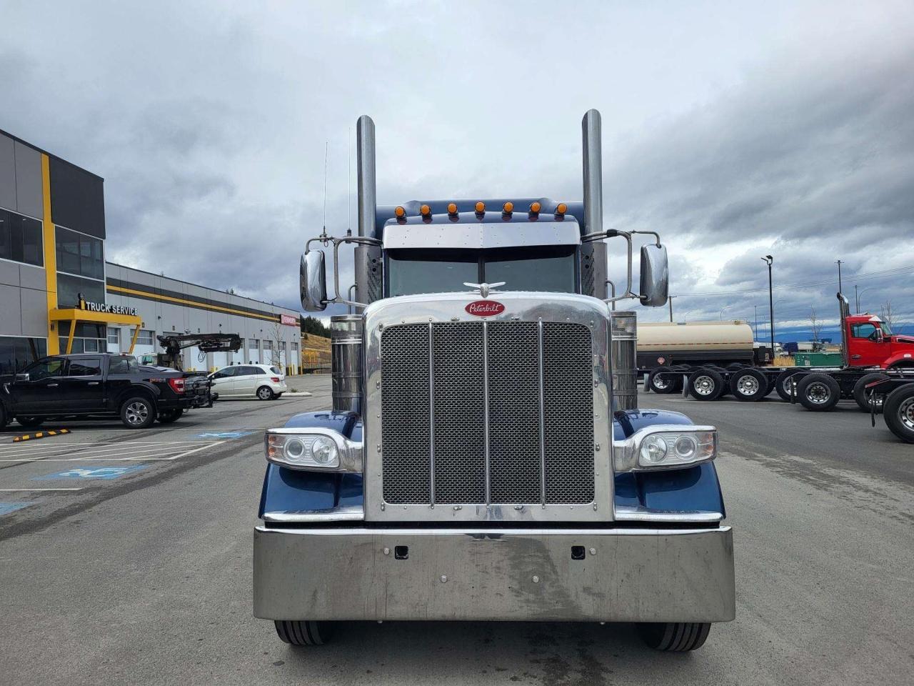 2022 PETERBILT 389 Heavy Spec - Photo #3