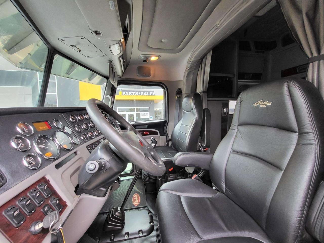 2022 PETERBILT 389 Heavy Spec - Photo #4