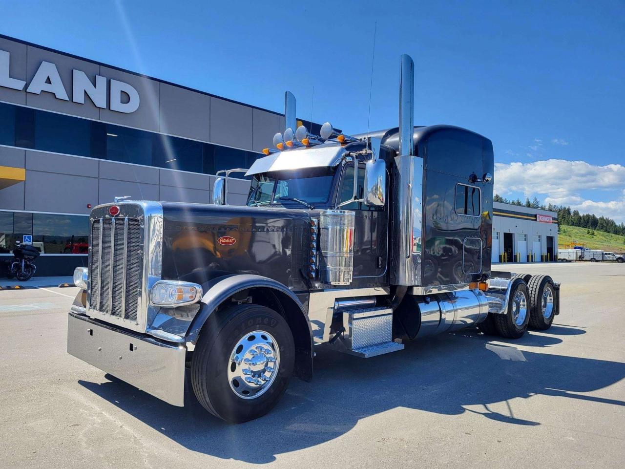 Used 2022 PETERBILT 389 Heavy Spec for sale in Vancouver, BC