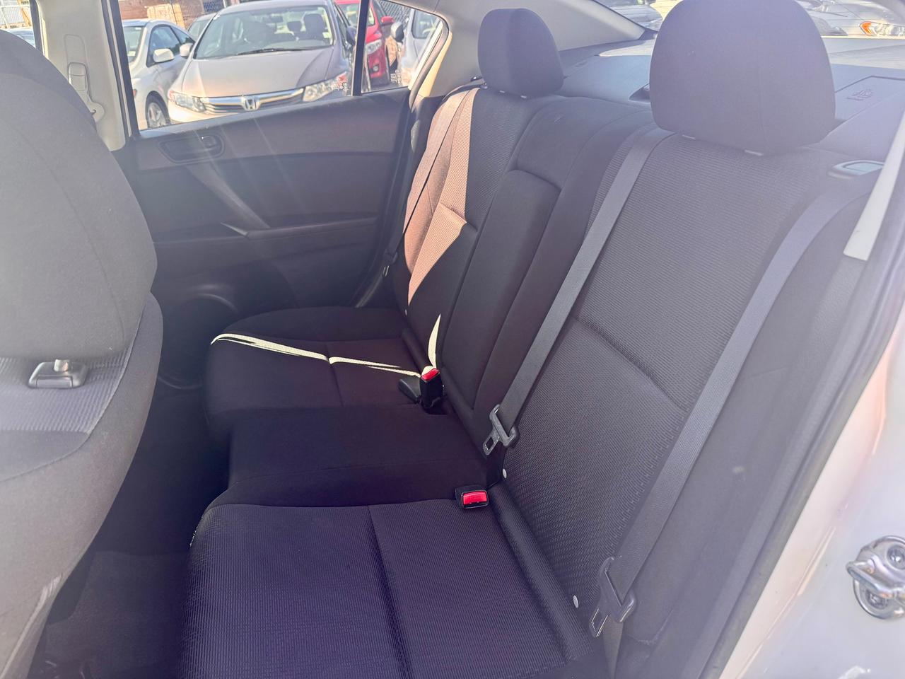 2010 Mazda MAZDA3 FINANCING AVAILABLE Photo14
