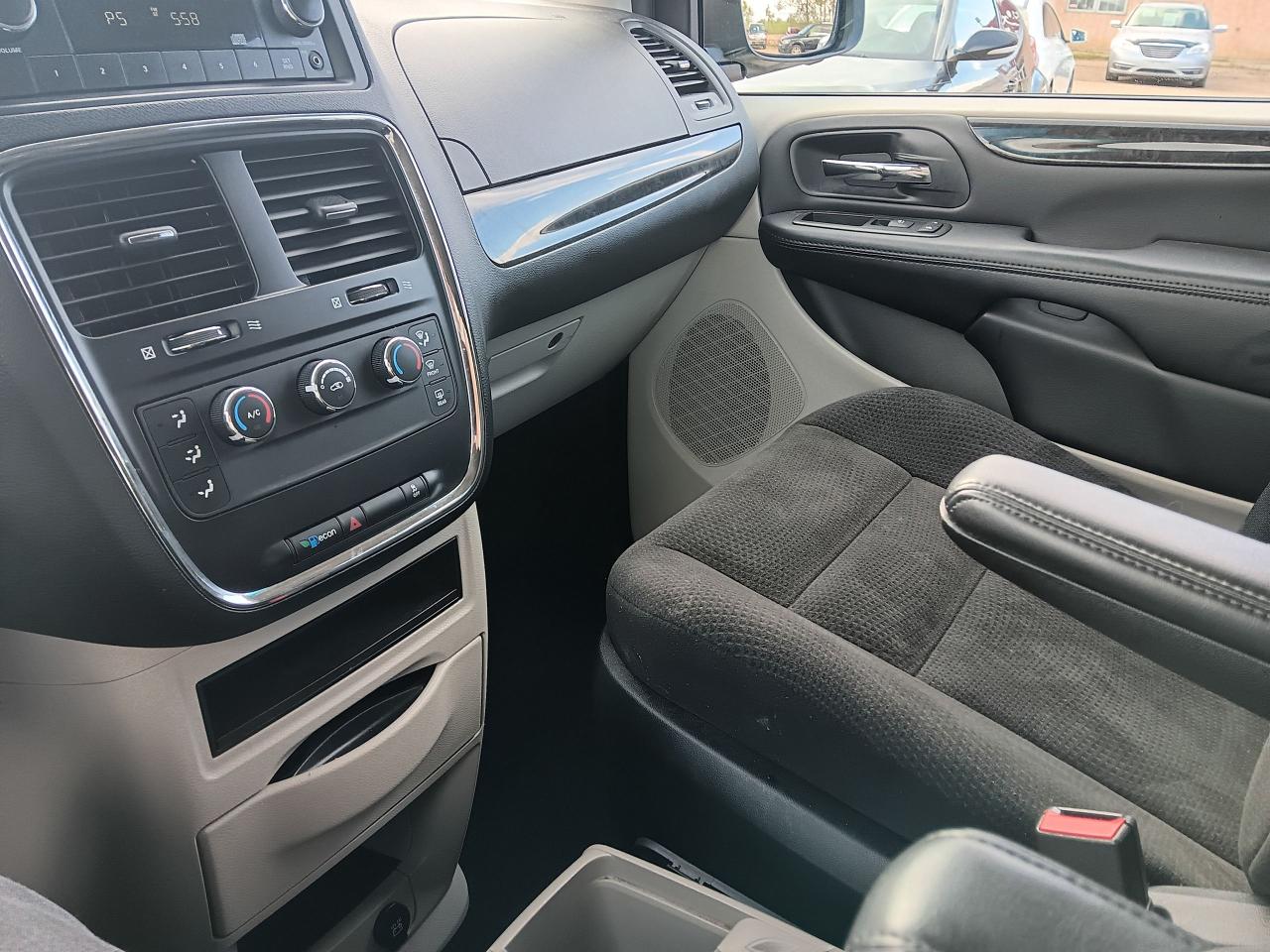 2014 Dodge Grand Caravan SXT 7 Passenger Sto N Go - Photo #18