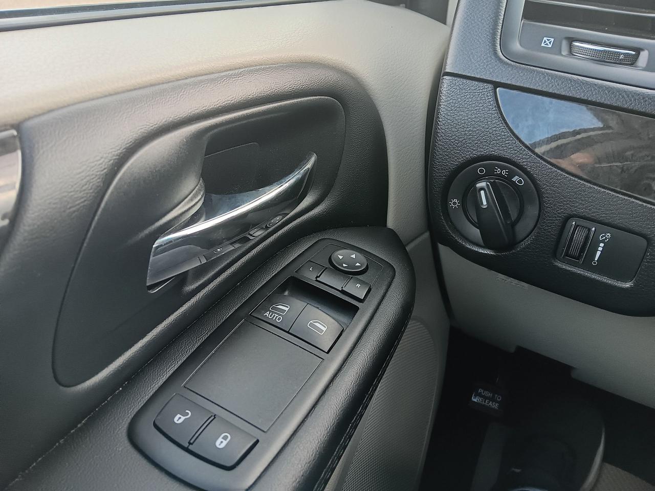 2014 Dodge Grand Caravan SXT 7 Passenger Sto N Go - Photo #21