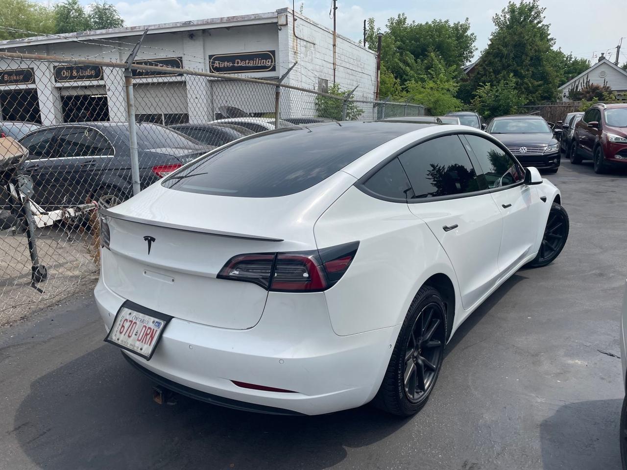 2020 Tesla Model 3 Standard Range Plus *WHITE INTERRIOR, CARBON FIBER - Photo #4