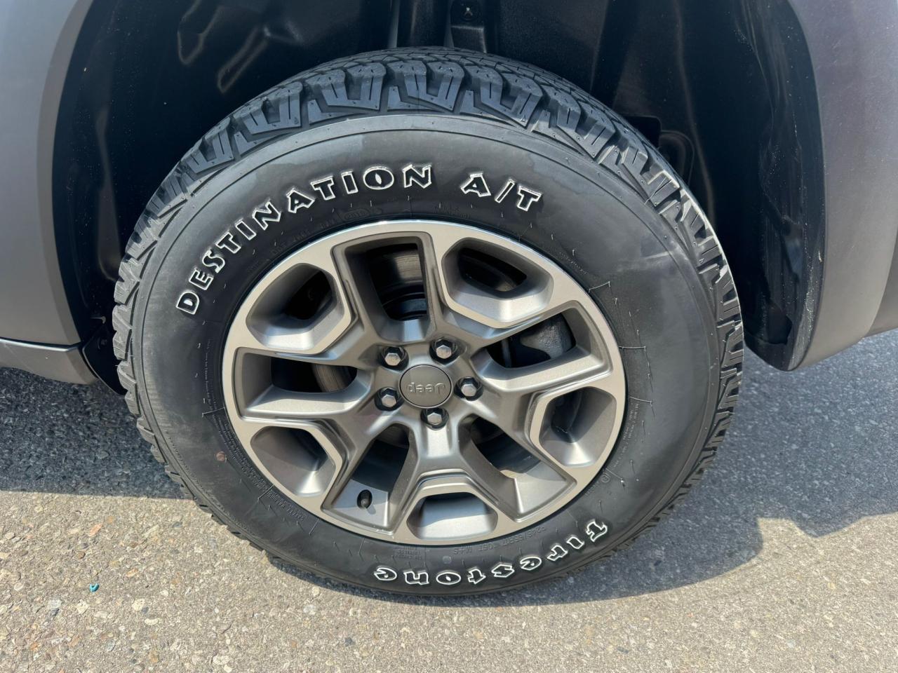 2022 Jeep Cherokee Trailhawk - Photo #9