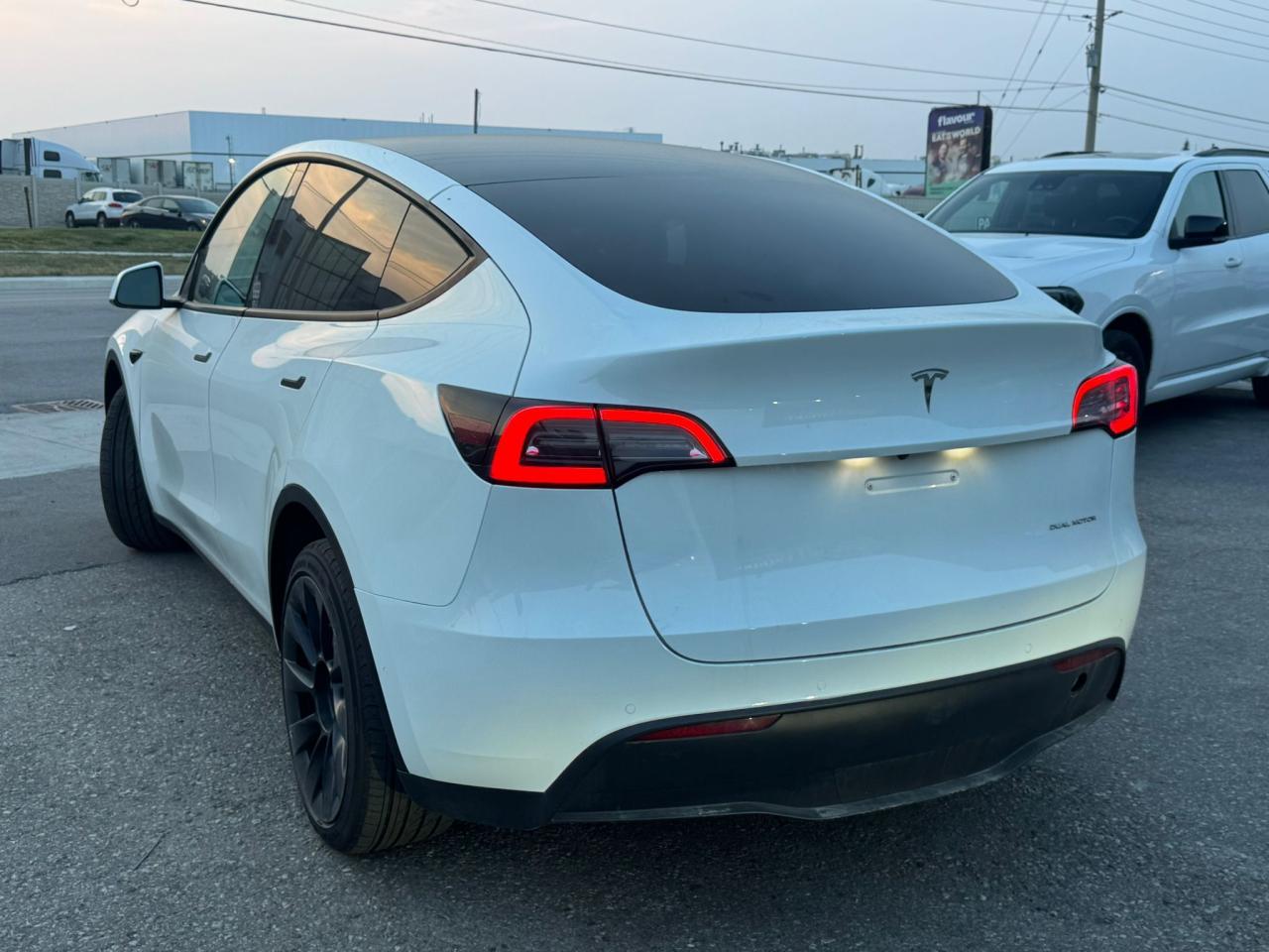 2022 Tesla Model Y LONG RANGE - Photo #7
