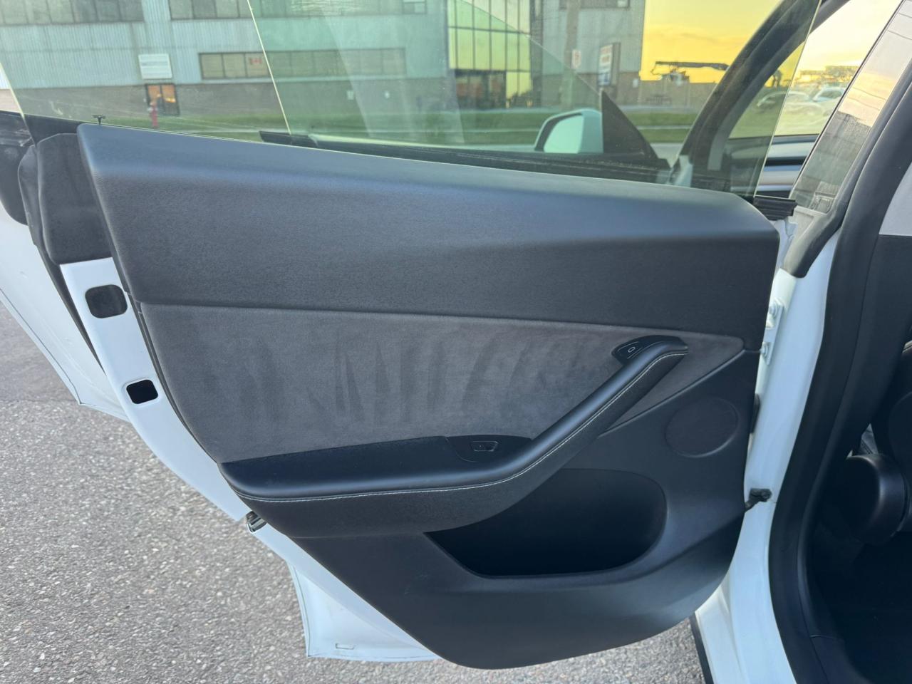 2022 Tesla Model Y LONG RANGE - Photo #8