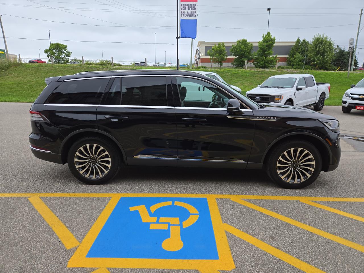 2021 Lincoln Aviator Reserve Photo2