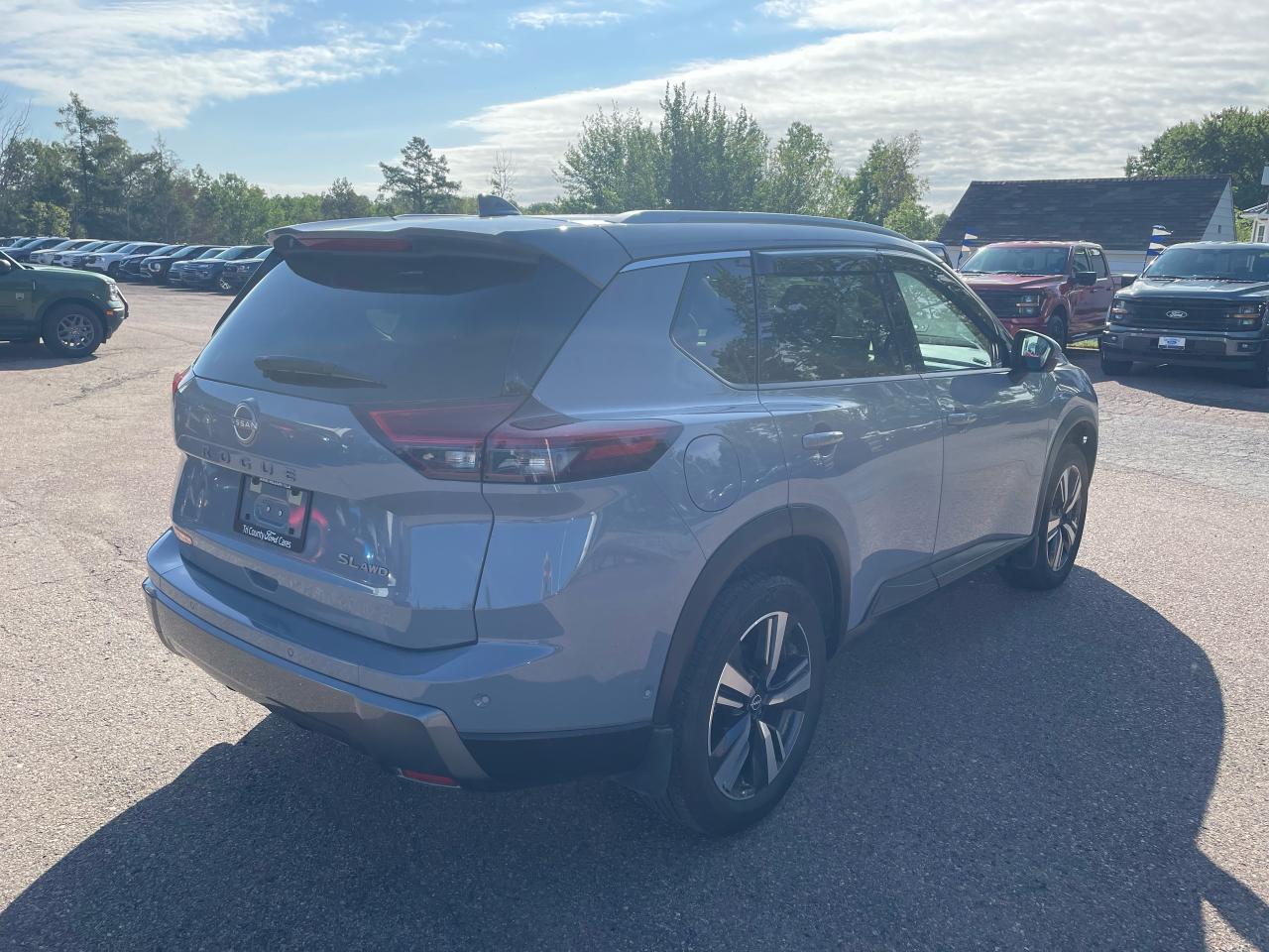 2024 Nissan Rogue SL Photo5