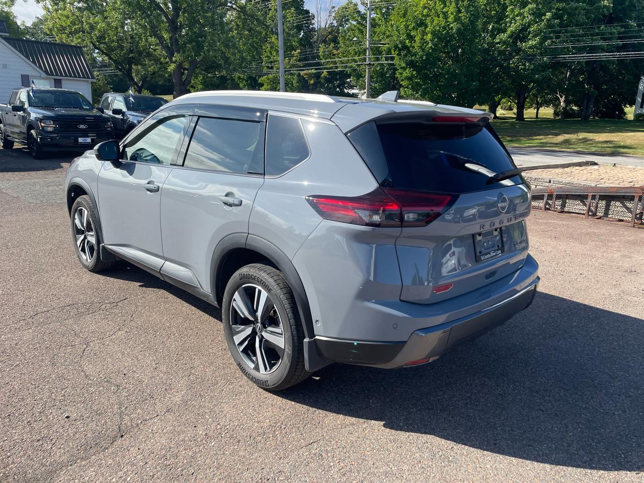 2024 Nissan Rogue SL Photo4