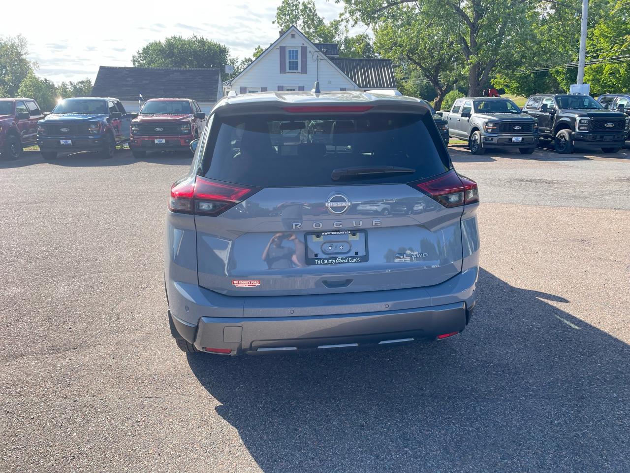 2024 Nissan Rogue SL Photo5