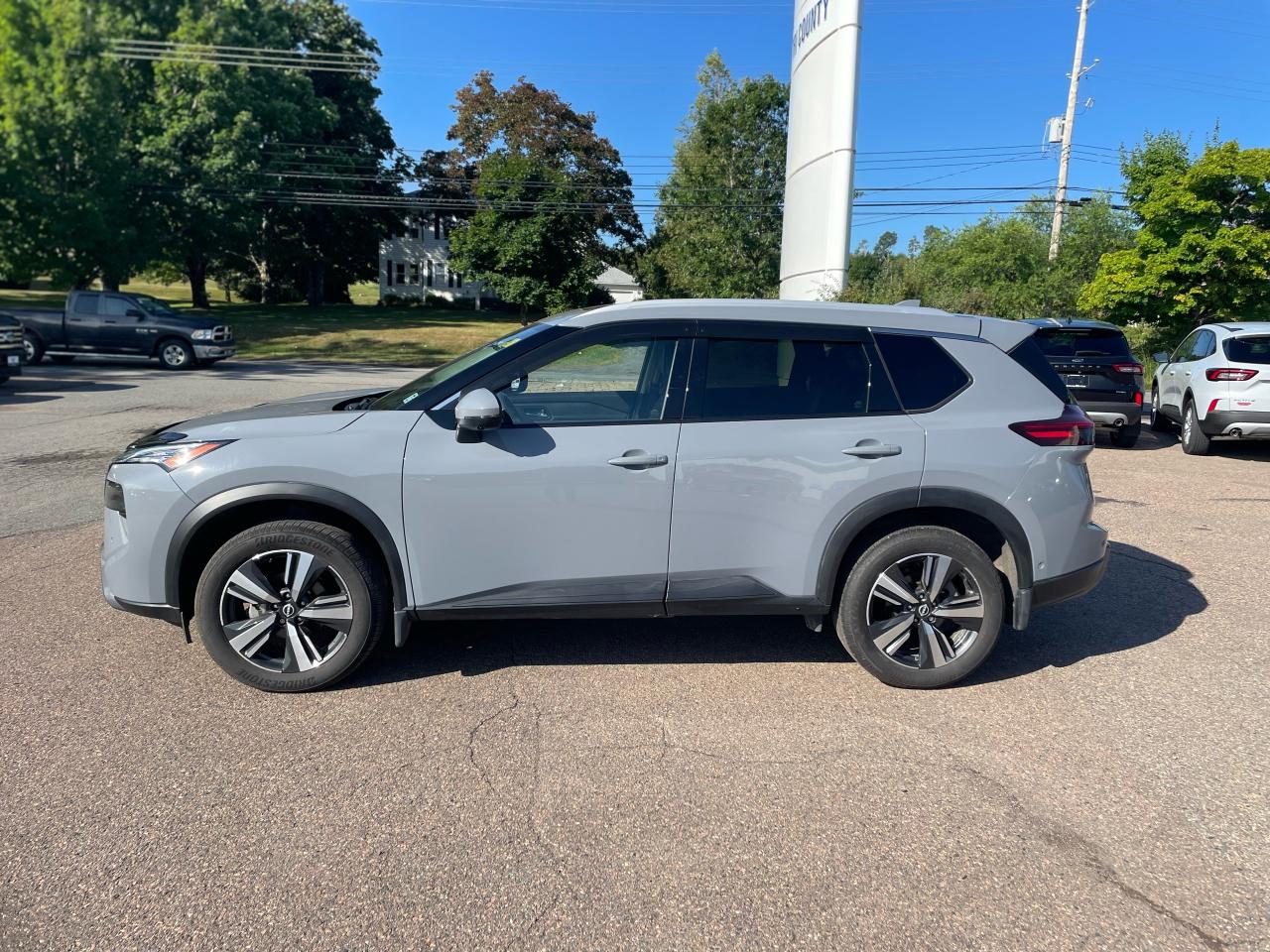 2024 Nissan Rogue SL Photo3