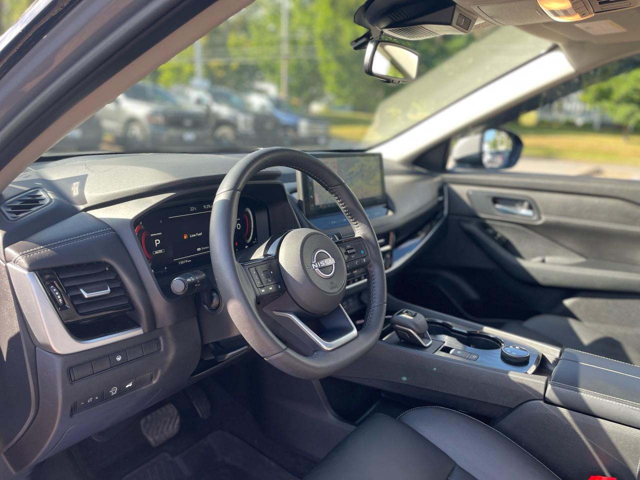 2024 Nissan Rogue SL Photo5