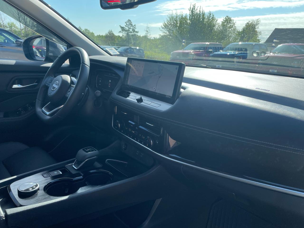 2024 Nissan Rogue SL Photo5
