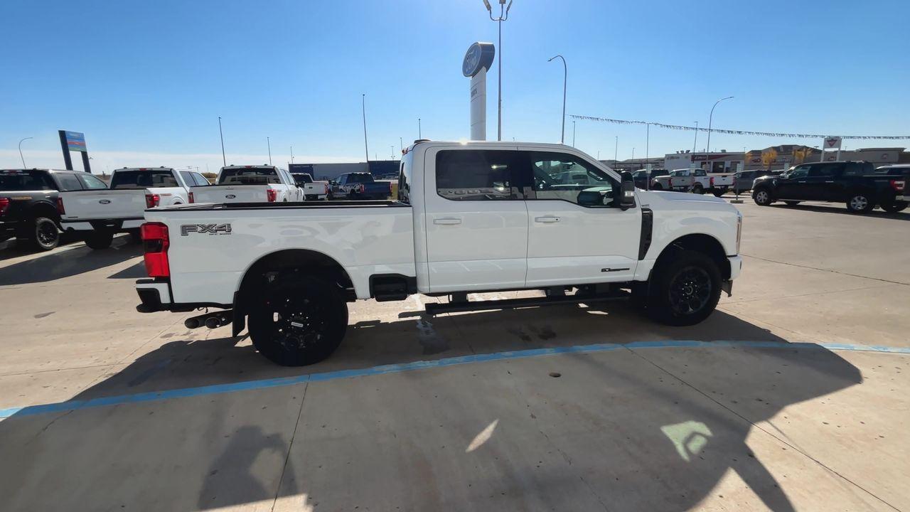 2026 Ford F-350 Super Duty SRW LARIAT 4WD CREW CAB 6.75' BOX Photo5