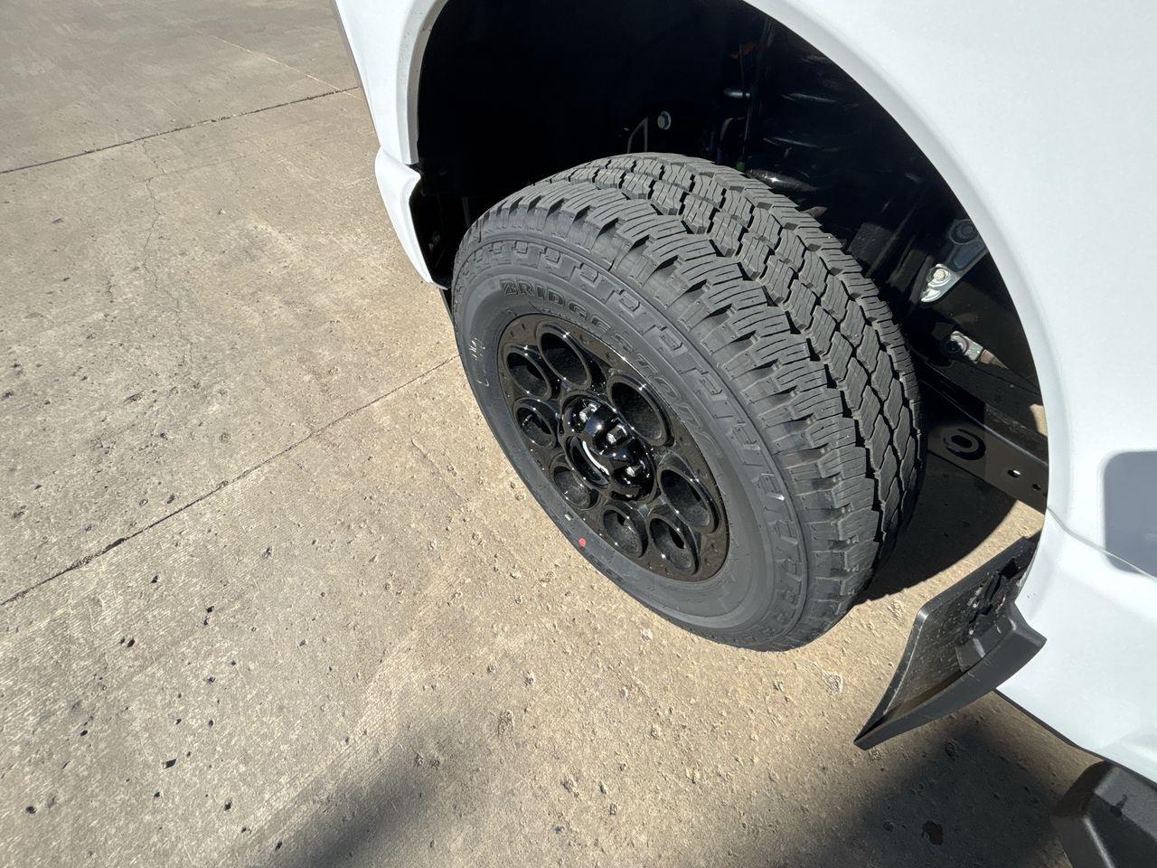 2026 Ford F-350 Super Duty SRW LARIAT 4WD CREW CAB 6.75' BOX Photo5