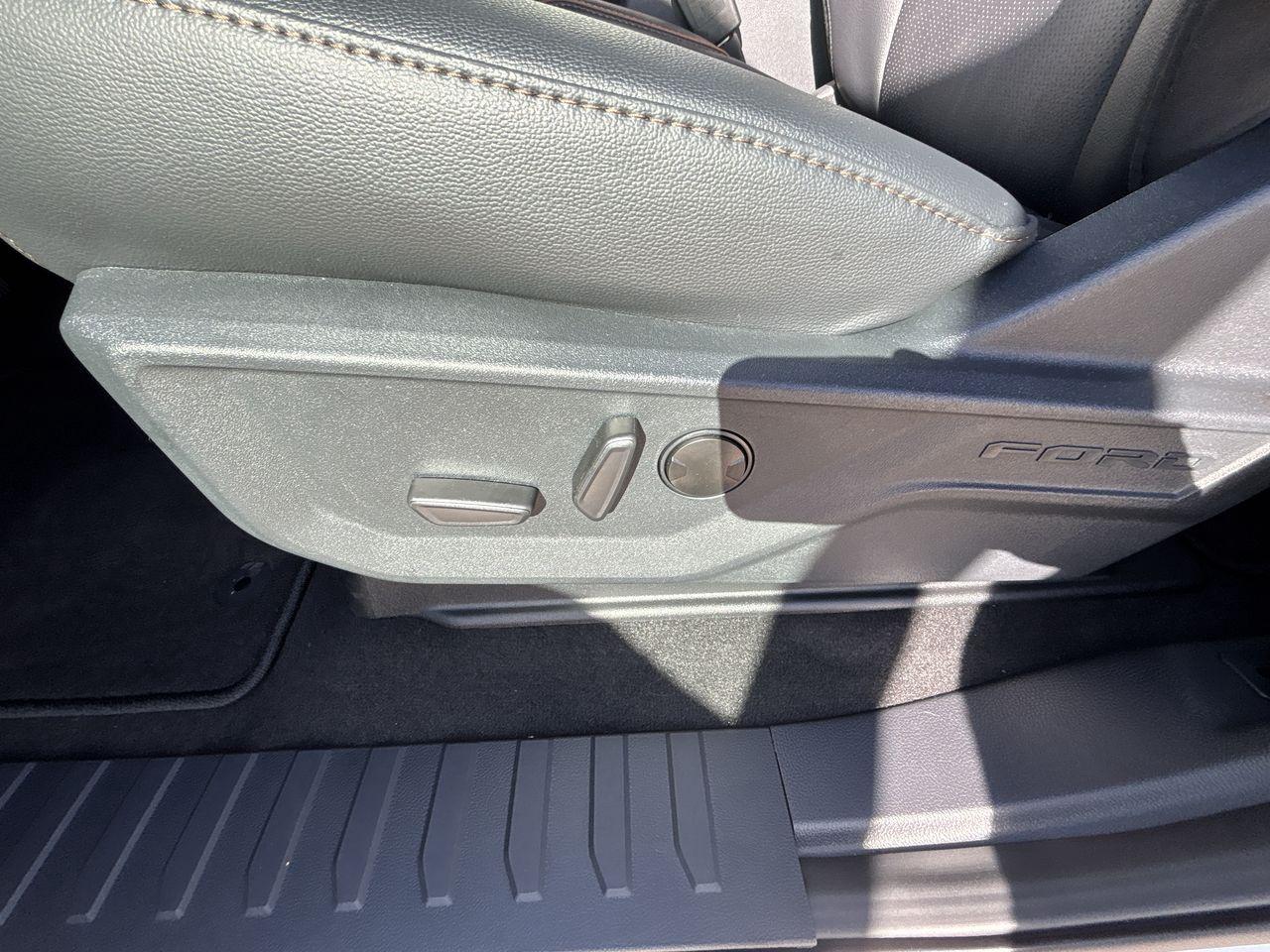 2026 Ford F-350 Super Duty SRW LARIAT 4WD CREW CAB 6.75' BOX Photo5