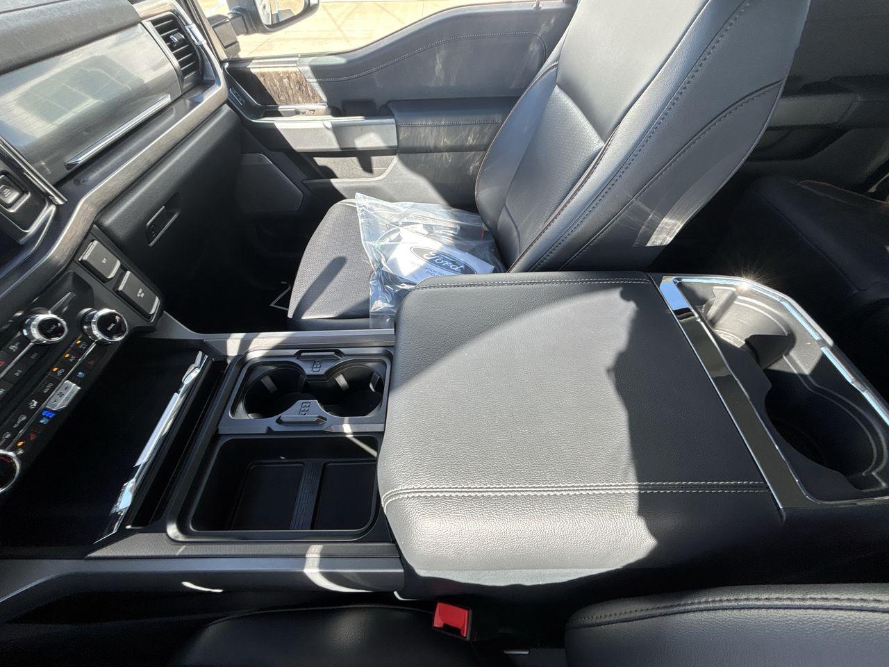 2026 Ford F-350 Super Duty SRW LARIAT 4WD CREW CAB 6.75' BOX Photo5