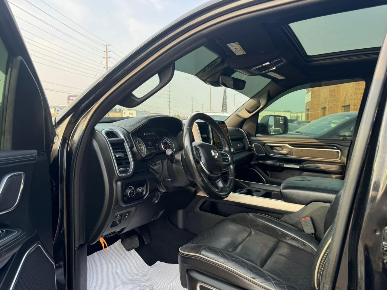 2019 RAM 1500 Laramie - Photo #11