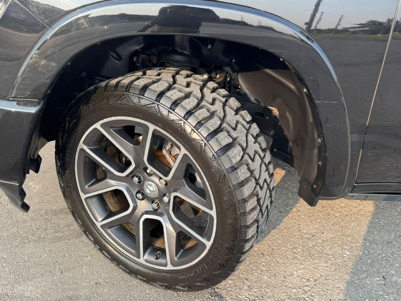2019 RAM 1500 Laramie - Photo #9