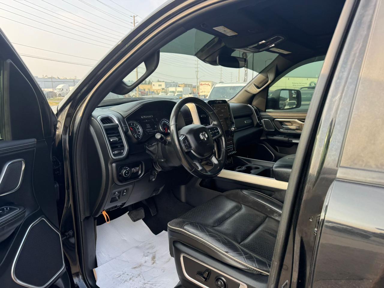 2019 RAM 1500 Laramie - Photo #10