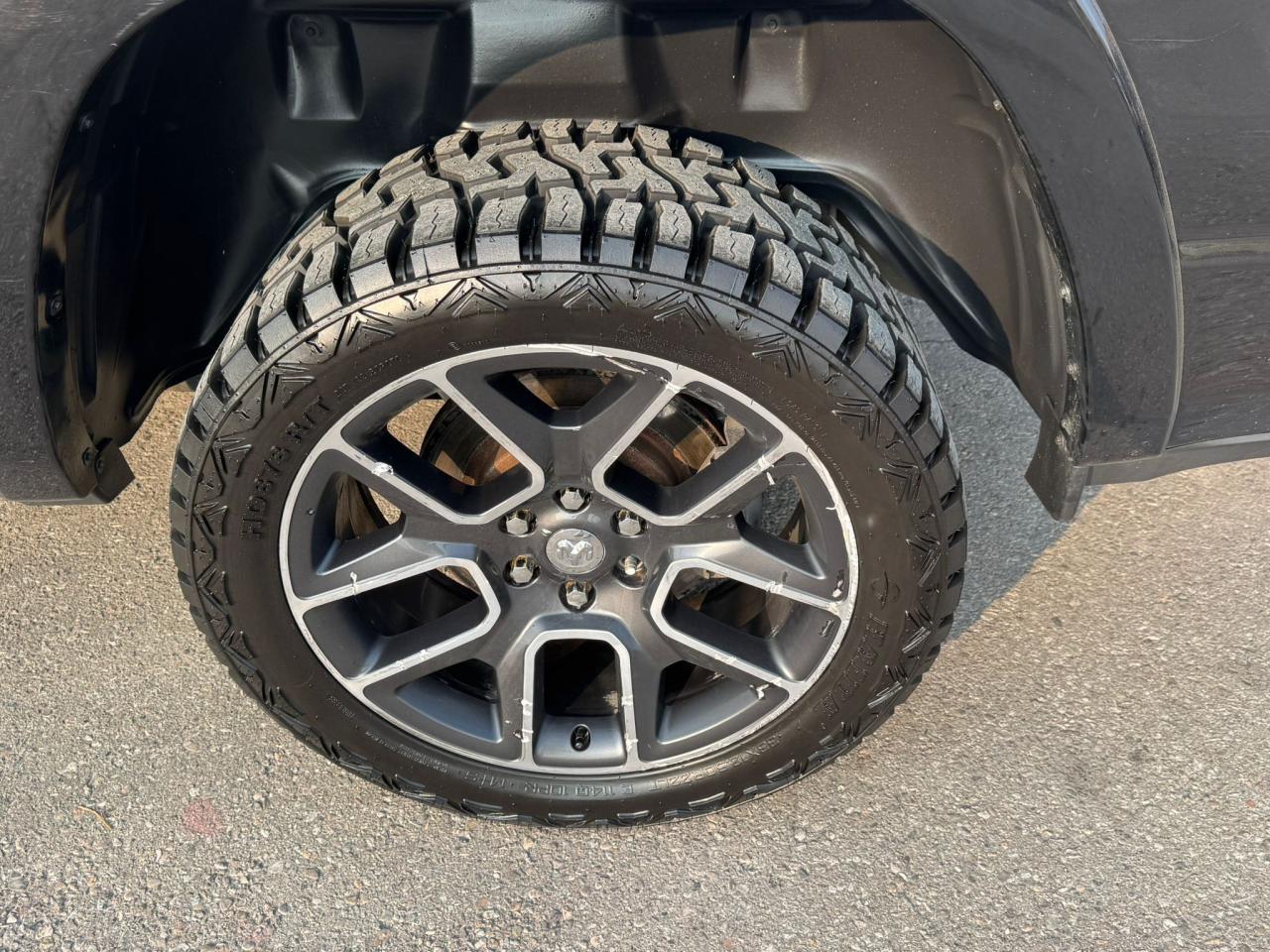 2019 RAM 1500 Laramie - Photo #8