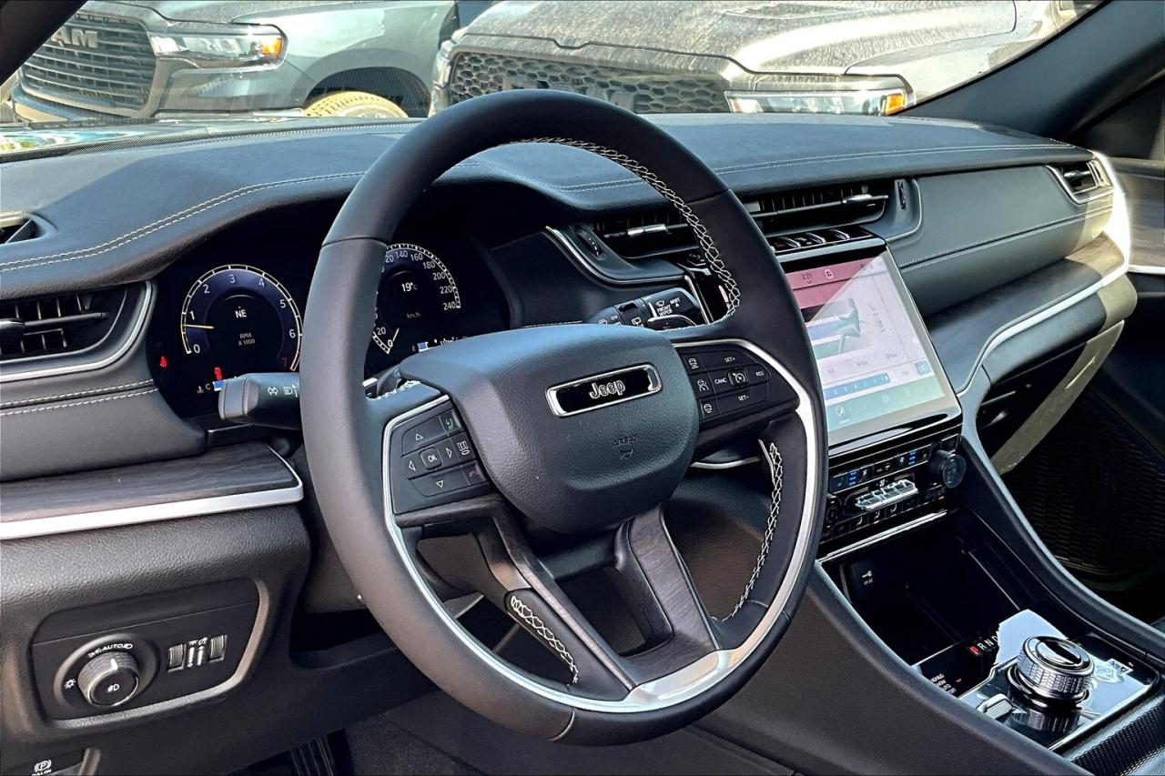 2025 Jeep Grand Cherokee LIMITED | Black App Pkg | Pano Roof | LuxTech 2 Photo