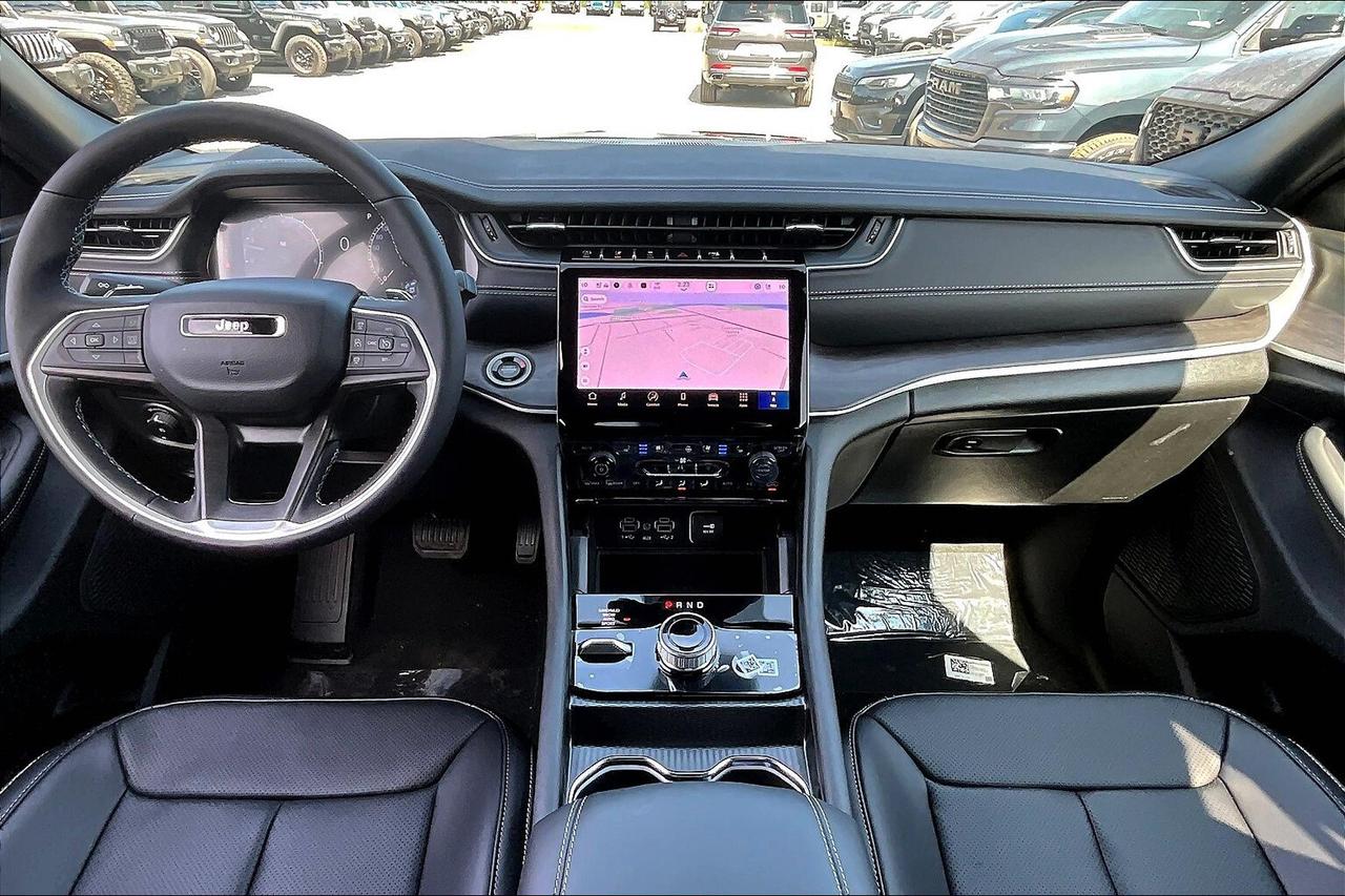 2025 Jeep Grand Cherokee LIMITED | Black App Pkg | Pano Roof | LuxTech 2 Photo4