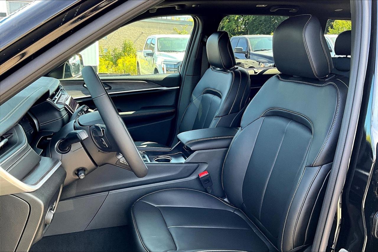 2025 Jeep Grand Cherokee LIMITED | Black App Pkg | Pano Roof | LuxTech 2 Photo