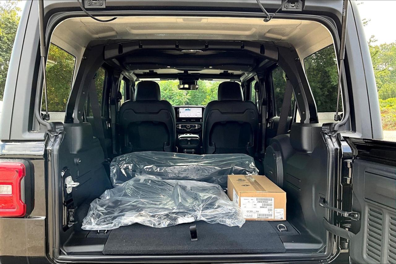 2025 Jeep Wrangler Sahara 4DR | Leather | Side Steps | Tech Pkg | 4X4 Photo