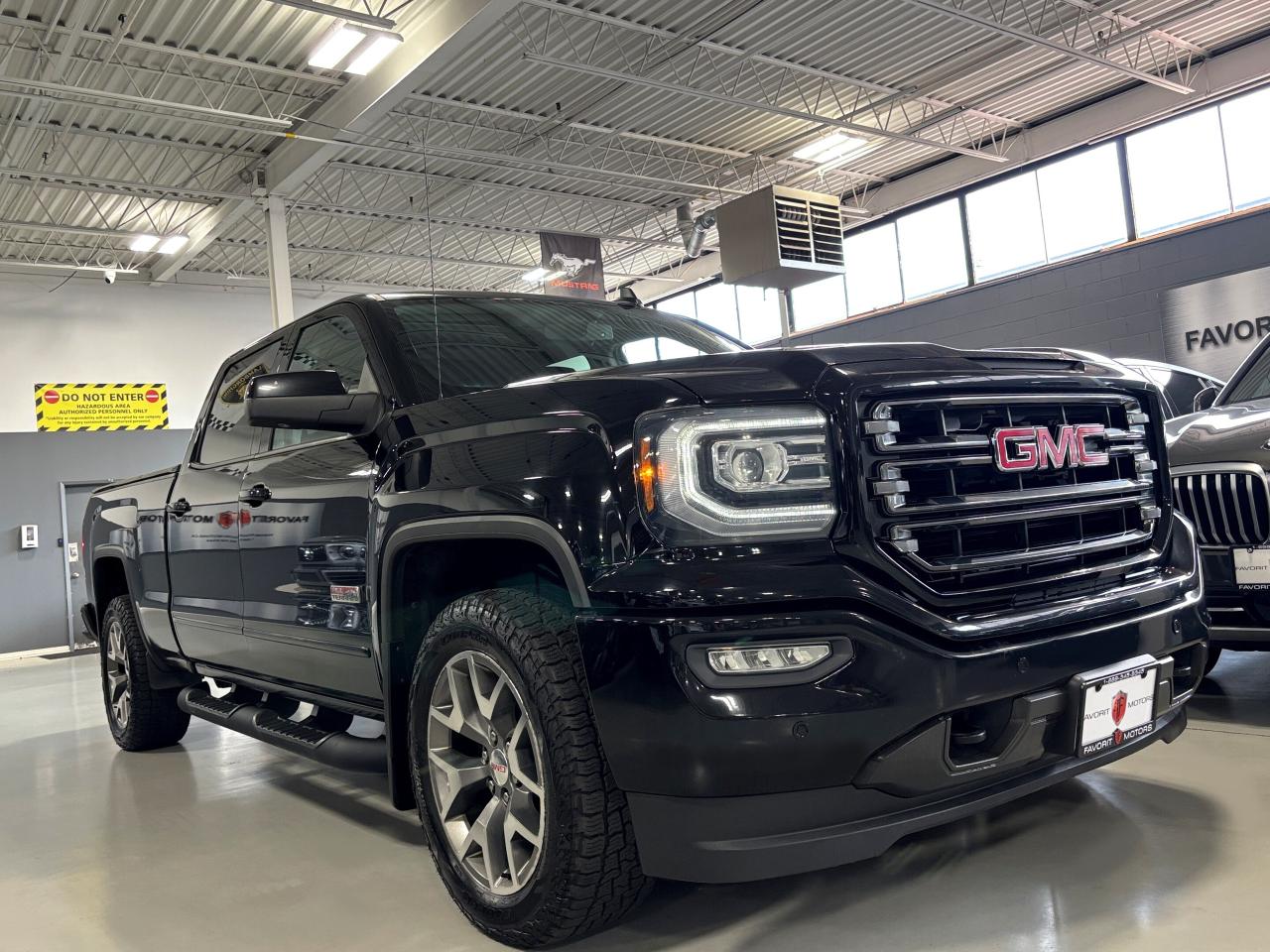 2017 GMC Sierra 1500 SLT|4WD|ALLTERRAIN|CREW|NAV|BOSE|SUNROOF|LEATHER|+ - Photo #2
