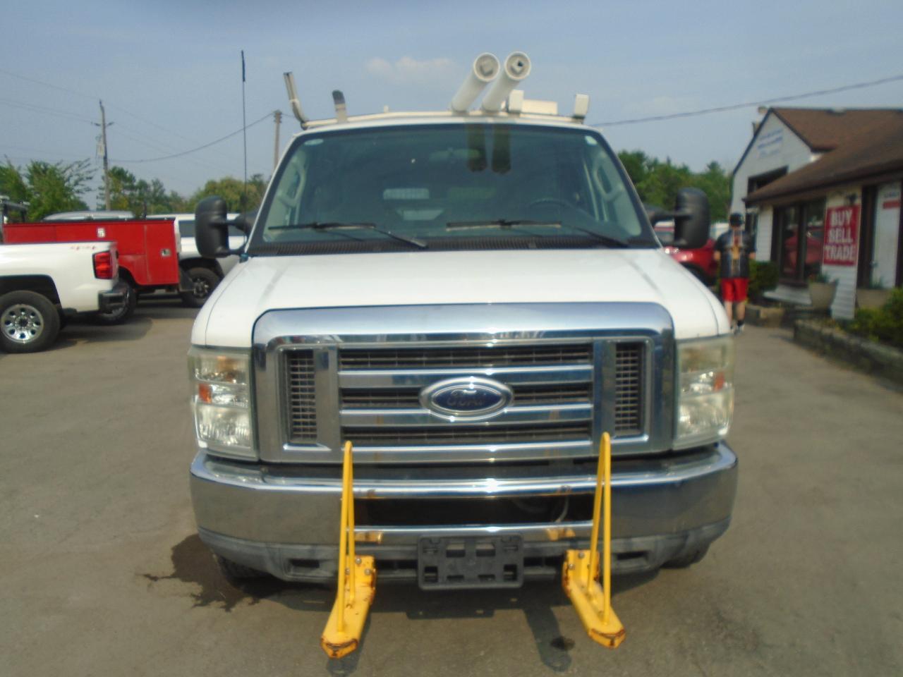 2011 Ford Econoline E-350 Super Duty Commercial - Photo #2