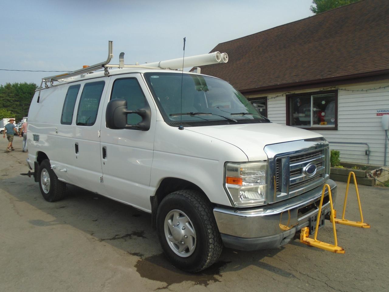 2011 Ford Econoline E-350 Super Duty Commercial Photo2