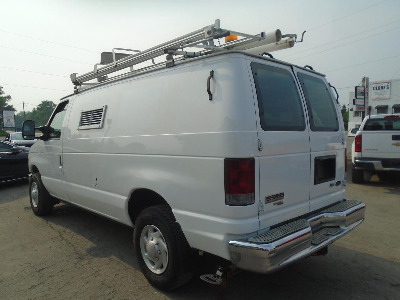 2011 Ford Econoline E-350 Super Duty Commercial - Photo #6